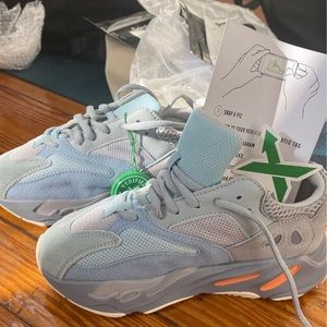 Yeezy boost 700